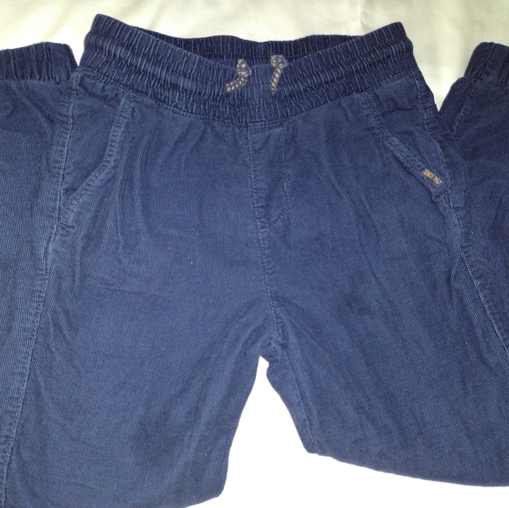 Navy blue winter pants for boys  size 8-9 H.M brand.